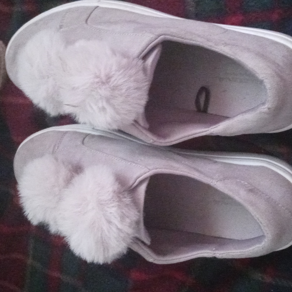 Gray Arizona slip on sneaker with poms size 8